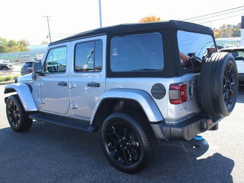 Used 2021 Jeep Wrangler Unlimited Sahara w/ Dual Top Group image 27