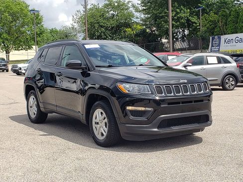 Used 2018 Jeep Compass Sport w/ Tech Group FWD image 3