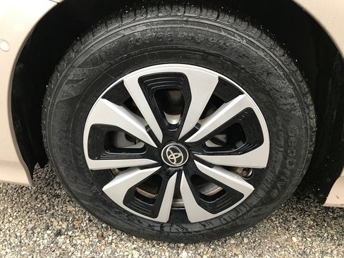 Used 2018 Toyota Prius Prime Advanced image 10