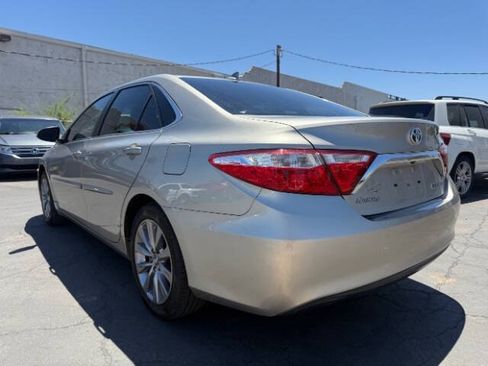 Used 2017 Toyota Camry XLE w/ Moonroof Package FWD image 5