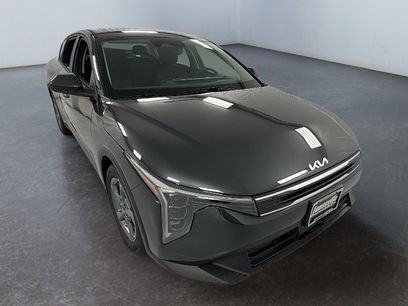 New 2025 Kia K4 LXS
