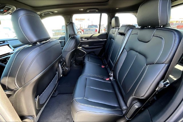 New 2026 Jeep Grand Cherokee Limited w/ Limited Altitude Package AWD/4WD image 10