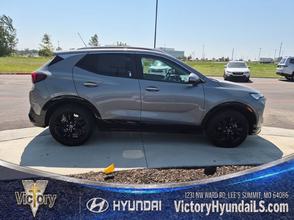 Used 2024 Buick Encore GX Sport Touring FWD image 6