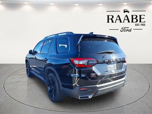 Used 2025 Honda Pilot Black Edition image 10