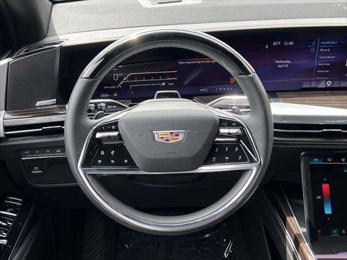 Used 2025 Cadillac Escalade ESV Luxury AWD/4WD image 17