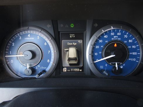 Used 2017 Toyota Sienna XLE image 28