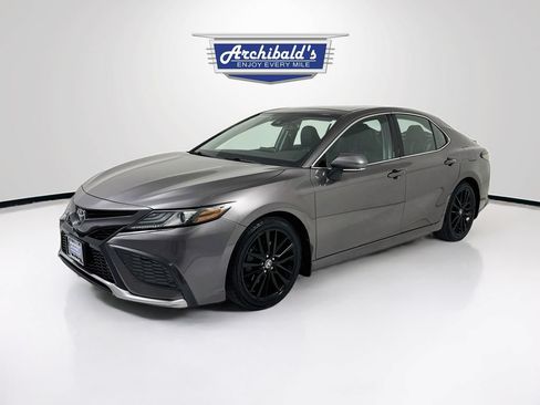 Used 2022 Toyota Camry XSE AWD/4WD image 3