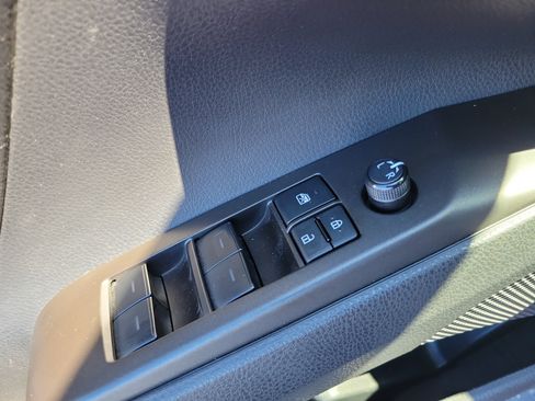 Used 2024 Toyota Camry SE image 21