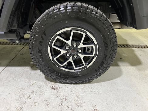 Used 2024 Jeep Gladiator Rubicon w/ Safety Group AWD/4WD image 13