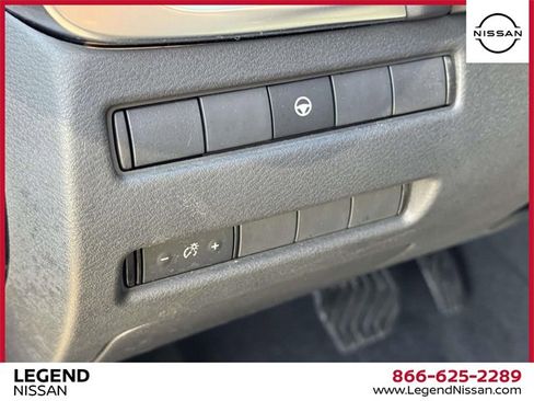 Used 2022 Nissan Rogue SV image 18