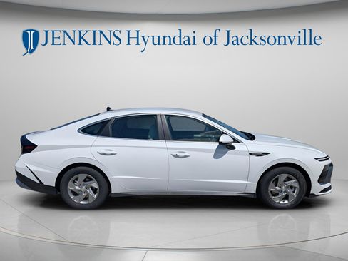 New 2026 Hyundai Sonata SE FWD image 2