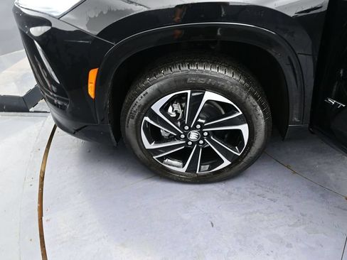 Used 2025 Buick Enclave Sport Touring w/ Power Package AWD/4WD image 15