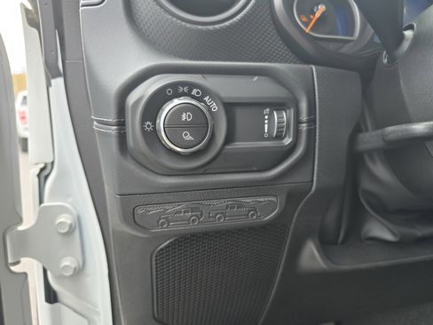 Used 2024 Jeep Gladiator Mojave w/ Technology Group image 16