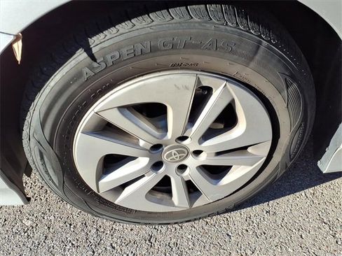 Used 2018 Toyota Prius One image 5