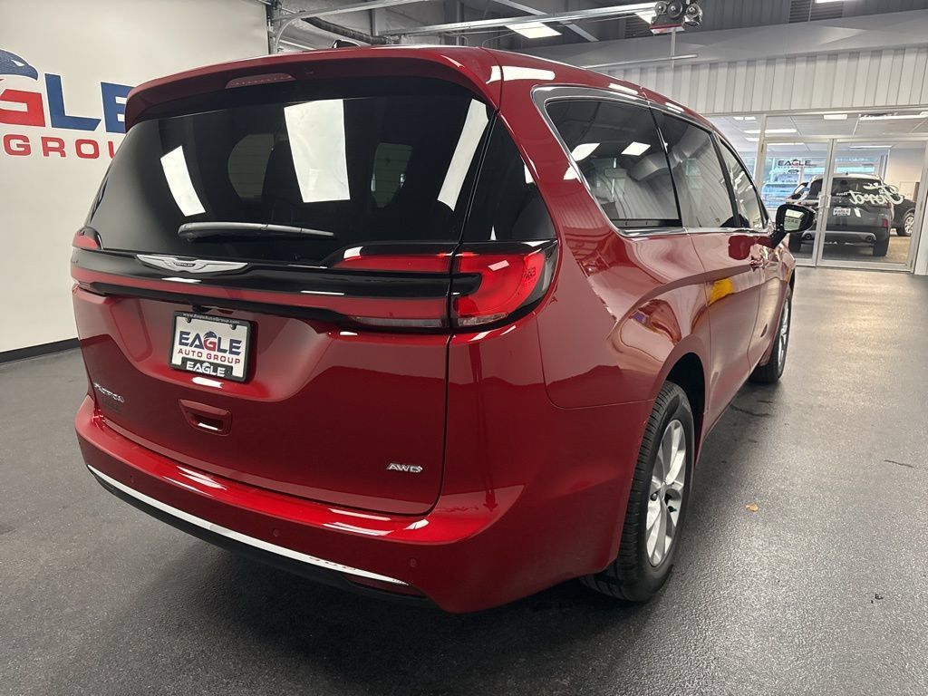 New 2026 Chrysler Pacifica Select AWD/4WD image 11