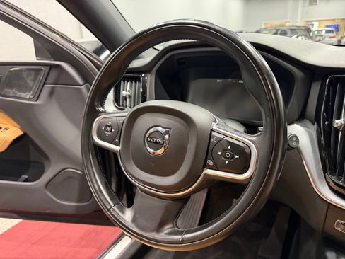 Used 2019 Volvo XC60 T6 Momentum w/ Advanced Package AWD/4WD image 40