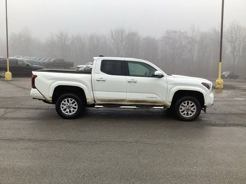 Used 2025 Toyota Tacoma SR5 image 8