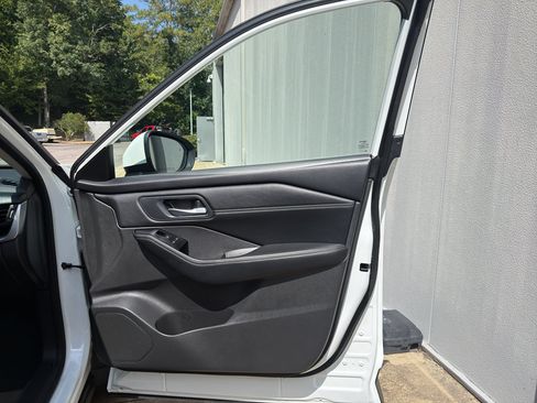 Certified 2025 Nissan Rogue SV w/ SV Premium Package FWD image 19