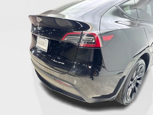 Used 2023 Tesla Model Y Long Range AWD/4WD image 18