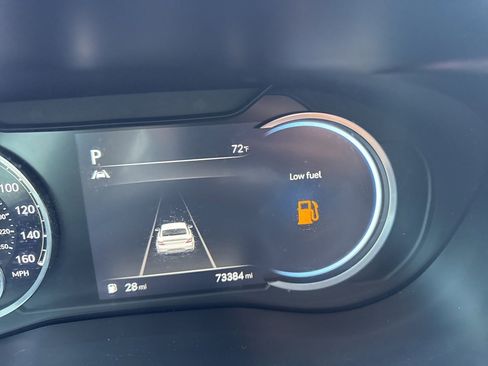 Used 2022 Genesis G70 2.0T image 13