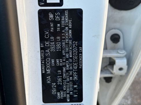 Used 2025 Kia K4 LXS image 22