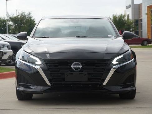 Used 2025 Nissan Altima 2.5 S image 2