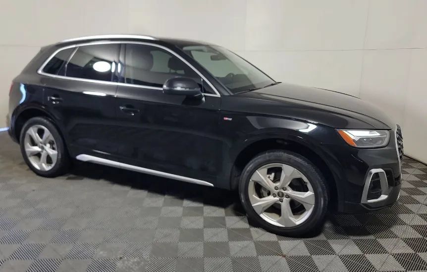 Used 2023 Audi Q5 2.0T Premium Plus w/ Premium Plus Package AWD/4WD image 2