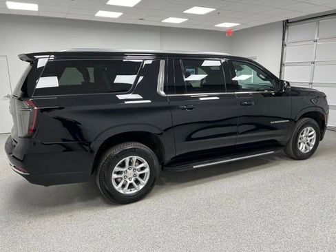 Used 2025 Chevrolet Suburban LT w/ Comfort Package image 10