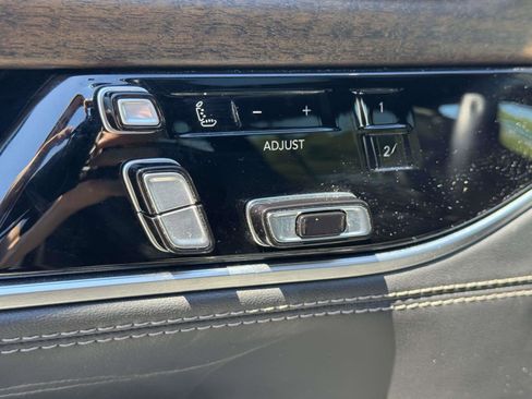 Used 2022 Jeep Grand Wagoneer Series I w/ Flexible Seating Group AWD/4WD image 18