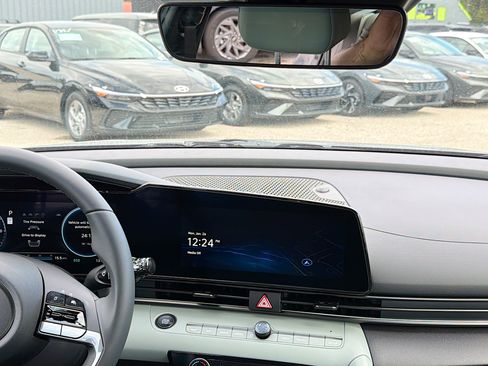 New 2026 Hyundai Elantra Limited image 18