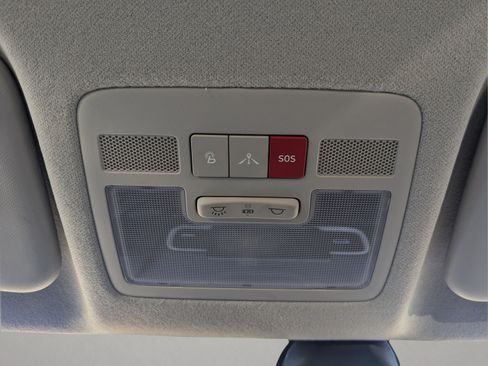 Used 2022 Hyundai Venue Limited FWD image 18