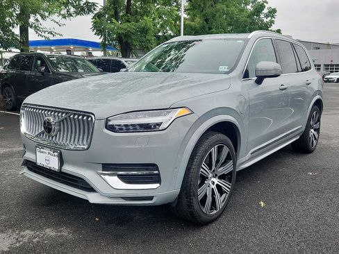 Certified 2025 Volvo XC90 T8 Plus w/ Protection Package Premier AWD/4WD image 3