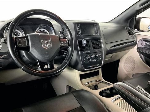 Used 2019 Dodge Grand Caravan SXT FWD image 4