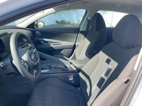 Certified 2025 Hyundai Elantra SE image 37