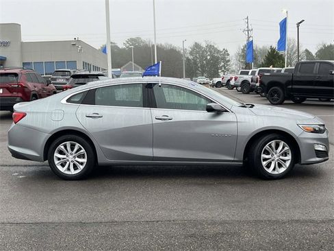 Used 2023 Chevrolet Malibu LT image 2