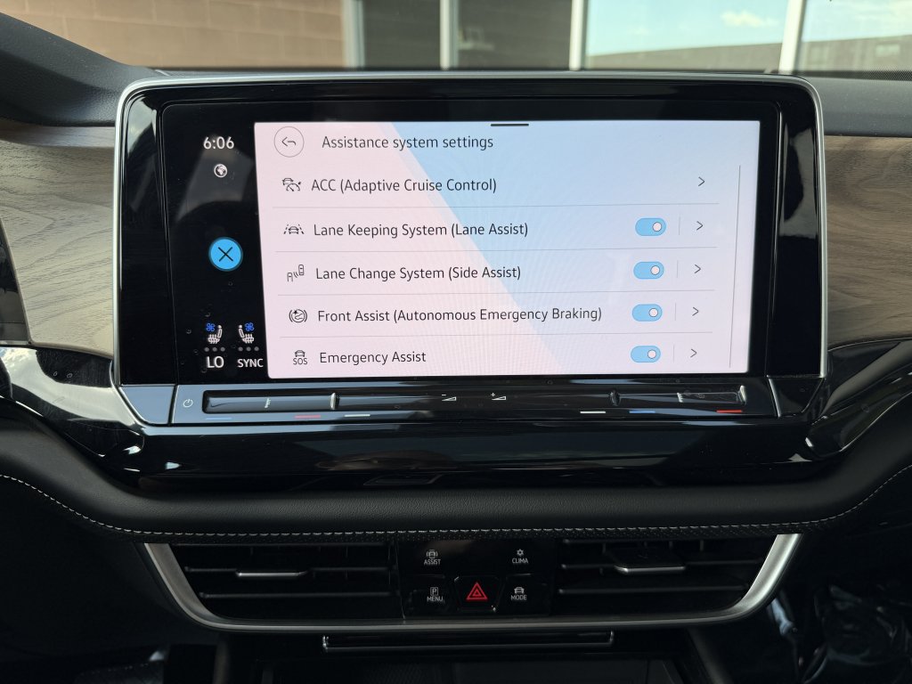 Used 2024 Volkswagen Atlas SE w/ Panoramic Sunroof Package FWD image 23