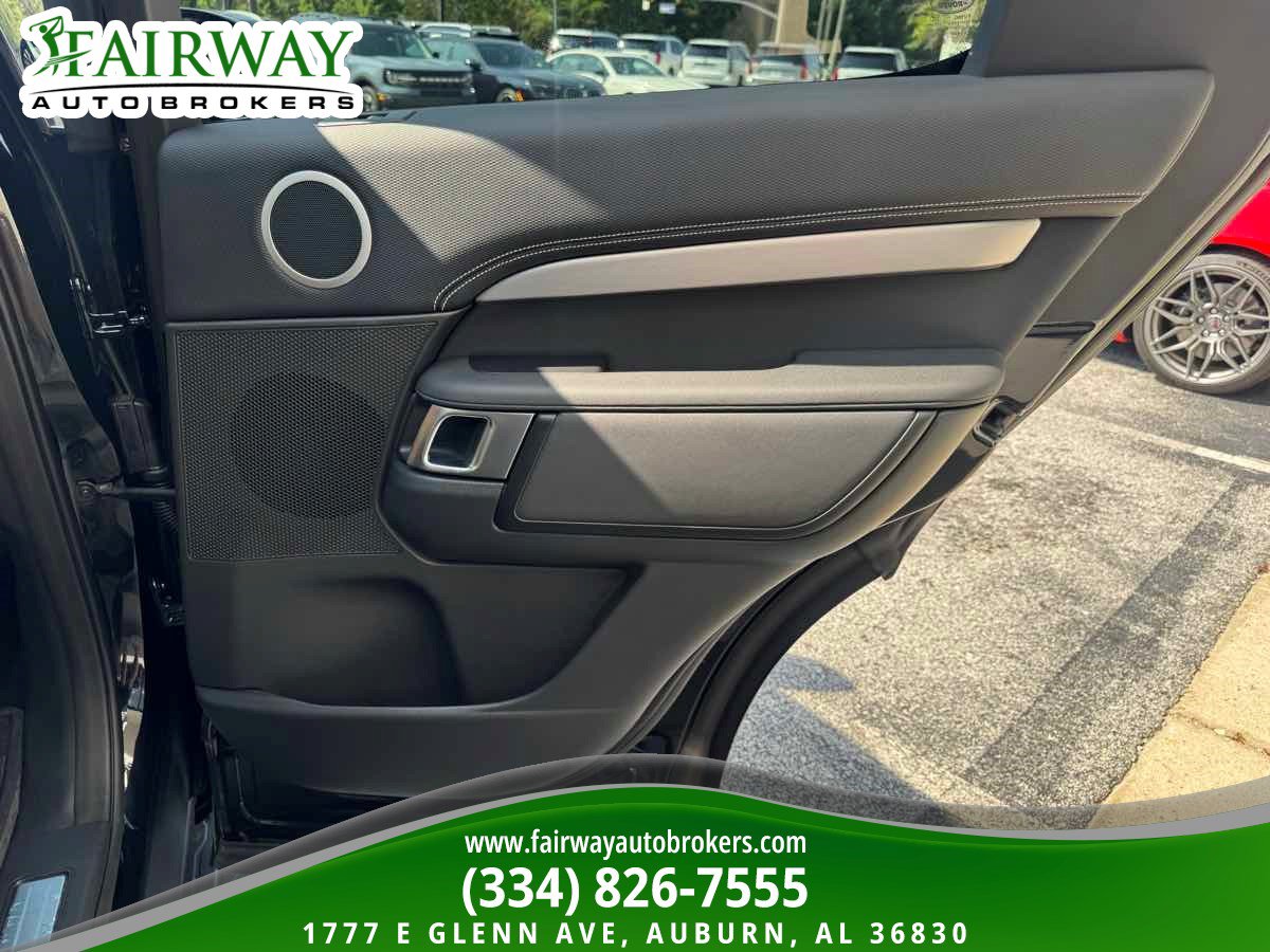 Used 2025 Land Rover Discovery Dynamic SE AWD/4WD image 31