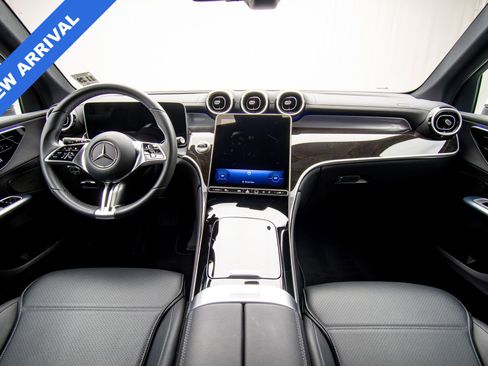 Used 2025 Mercedes-Benz GLC 300 4MATIC image 10