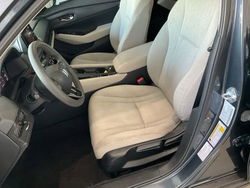 Certified 2023 Honda Accord LX image 3