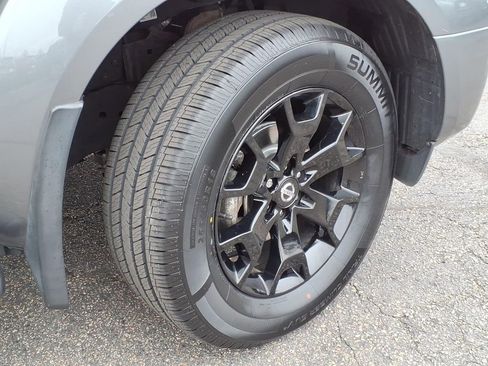 Certified 2021 Nissan Frontier SV w/ Midnight Edition Floor Mats AWD/4WD image 8