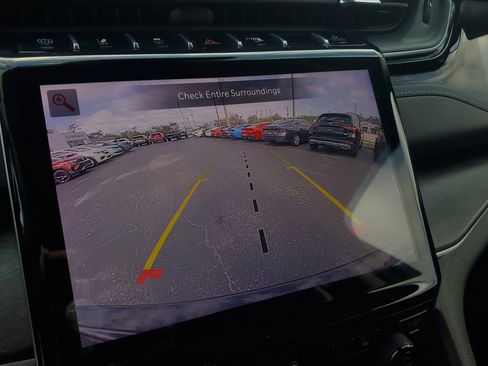 Used 2023 Jeep Grand Cherokee 4WD 4xe image 12