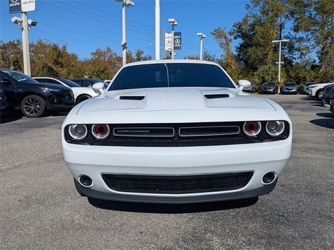 Used 2022 Dodge Challenger SXT image 9