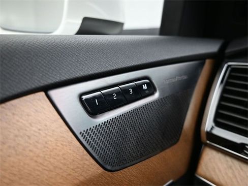 Used 2024 Volvo XC90 B6 Plus w/ Protection Package Premier image 29