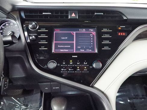 Used 2020 Toyota Camry LE FWD image 37