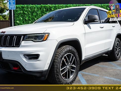 Used 2017 Jeep Grand Cherokee Trailhawk w/ Trailhawk Luxury Group AWD/4WD image 2