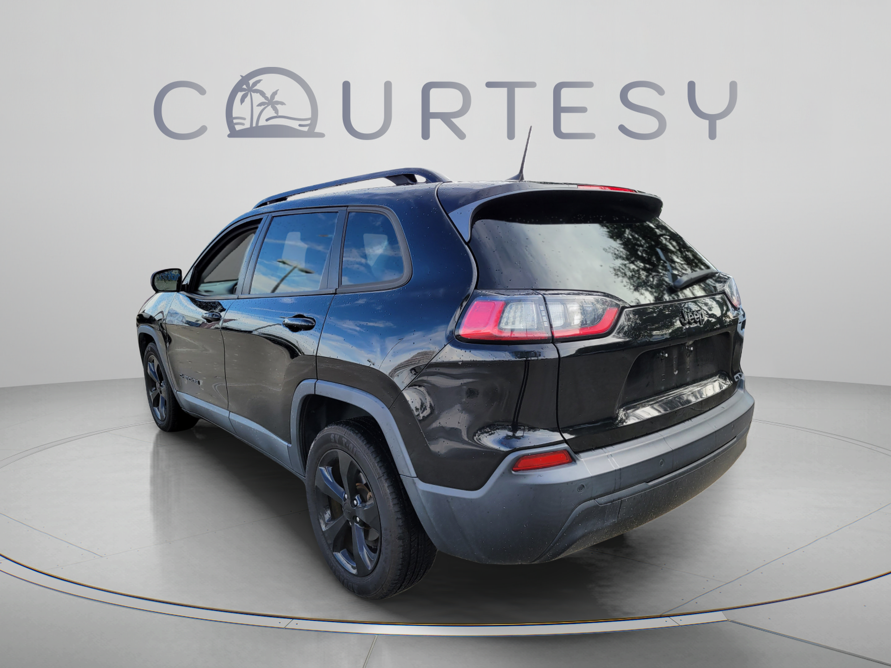 Used 2020 Jeep Cherokee Latitude Plus FWD image 2