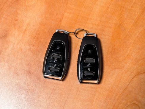 Used 2025 Aston Martin Vanquish image 52