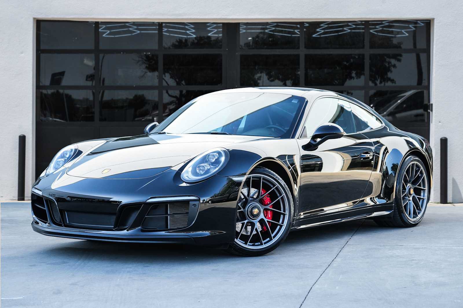 Used 2019 Porsche 911 Carrera GTS RWD image 1