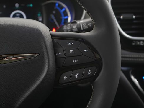 Used 2022 Chrysler Pacifica Limited w/ S Appearance Package image 26