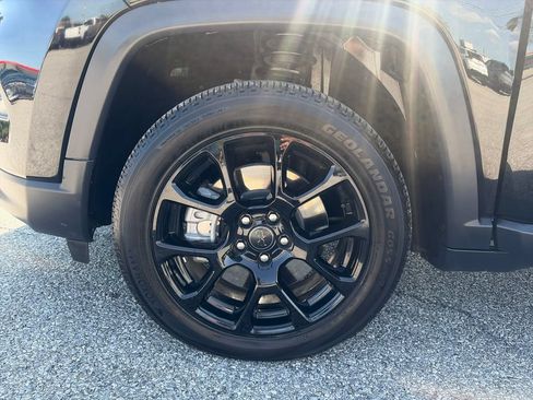 Used 2025 Jeep Compass Latitude w/ Convenience Group AWD/4WD image 42
